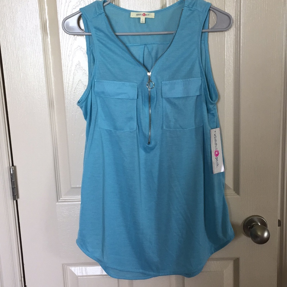 Lightweight sleeve top